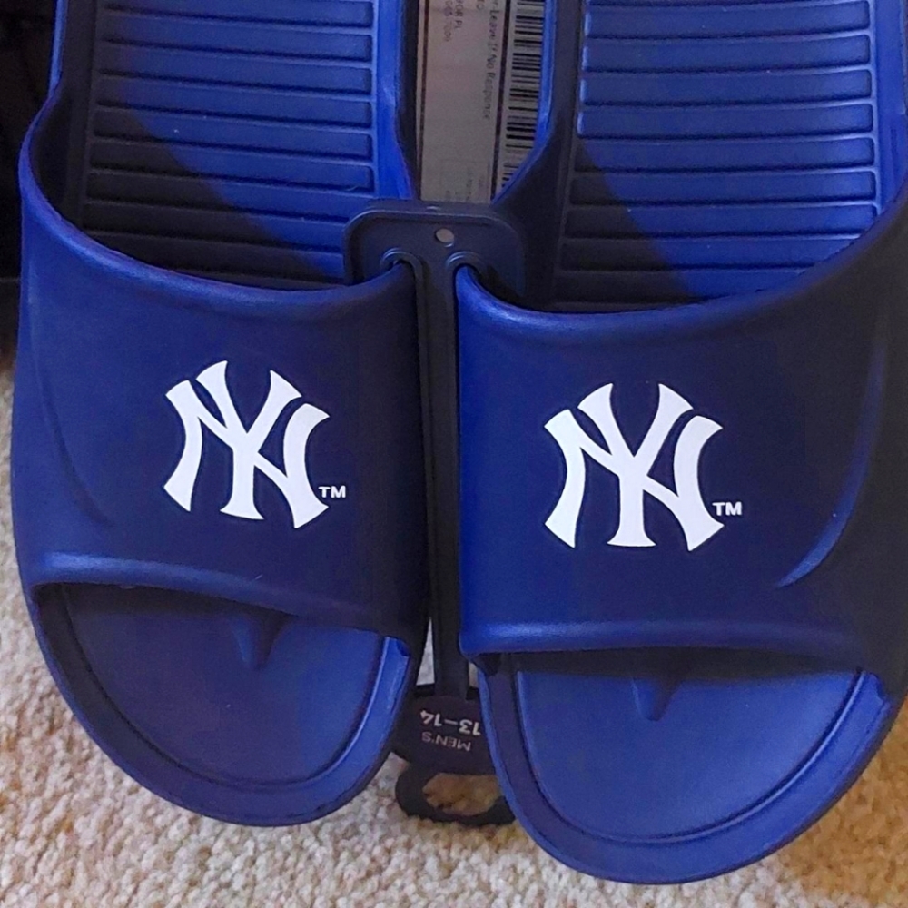 NY Yankees size 13/14 Sandals